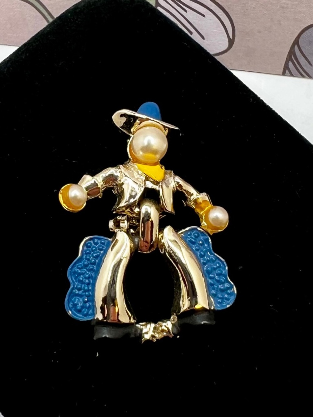 Cowboy Pearl Face Articulated Brooch